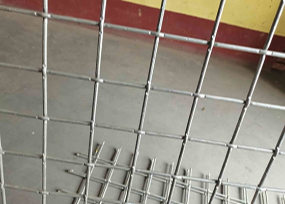 Het aluminiumslot plooide Geweven Draadnetwerk 3“ Openend 1/4“ Diameterdraad