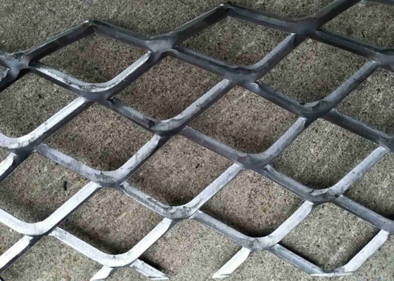 Uitgebreid metalen gaas Zacht staal Verhoogd type stevige structuur gebruikt als loopbrug