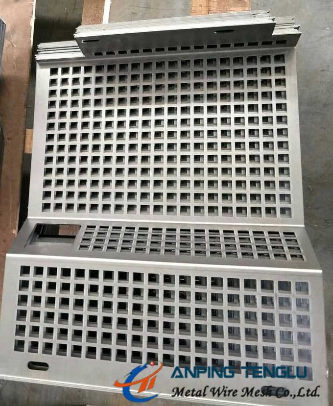 330mm perforeerde het Vierkante Gat Metaal, 90° Recht Patroon, 570mm Hoogte